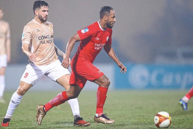 Thể Công Viettel (áo đỏ) quyết đoạt Cúp Quốc gia. Ảnh: Minh Tú Thể Công Viettel (áo đỏ) quyết đoạt Cúp Quốc gia. Ảnh: Minh Tú