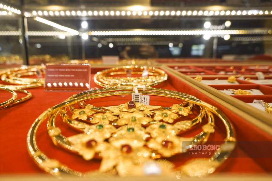 Giới chuyên gia dự báo bất ngờ về giá vàng tuần này. Ảnh minh họa: Phan Anh