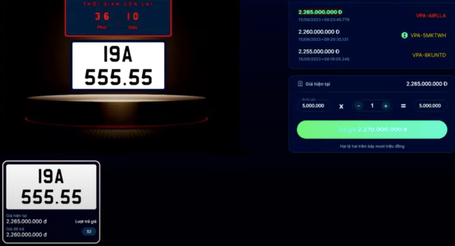 Hơn 30 phút, biển số 19A-555.55 đã có người trả giá gần 2,7 tỉ đồng.