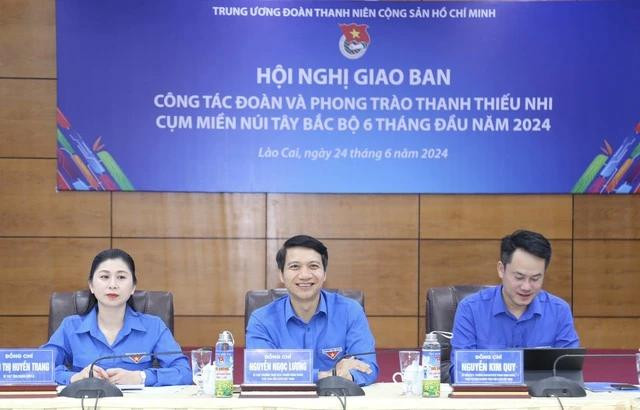 Các đại biểu chủ trì hội nghị. Ảnh: BẢO ANH