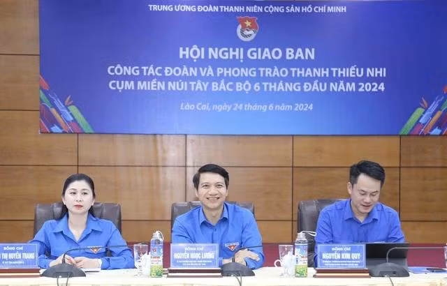 Các đại biểu chủ trì hội nghị. Ảnh: BẢO ANH