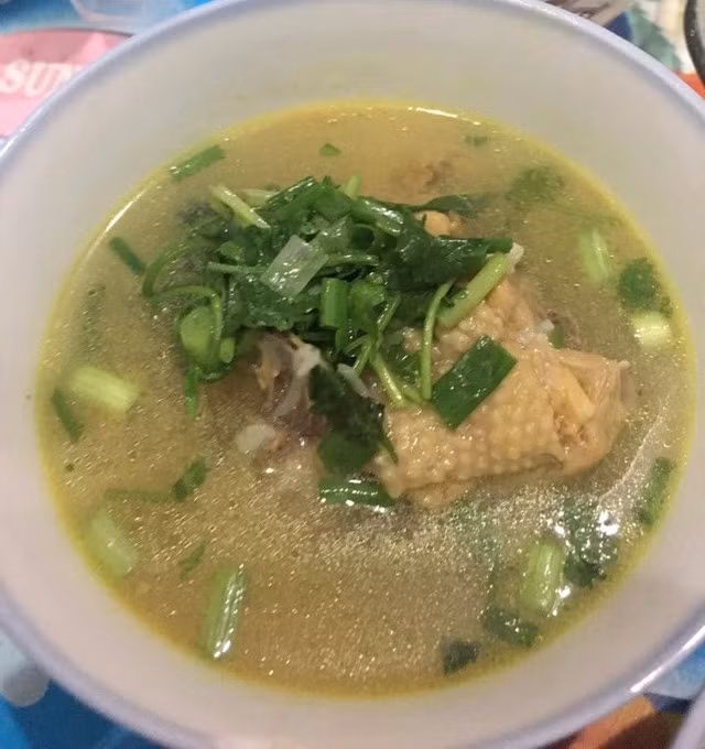 Các loại súp, canh nóng từ gà giúp tăng cường dinh dưỡng, sức đề kháng của cơ thể. Ảnh:LÊ CẦM