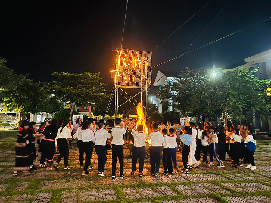 Trại hè giúp thiếu nhi thắt chặt tình đoàn kết, gắn bó. Ảnh: Minh Nhật Trại hè giúp thiếu nhi thắt chặt tình đoàn kết, gắn bó. Ảnh: Minh Nhật