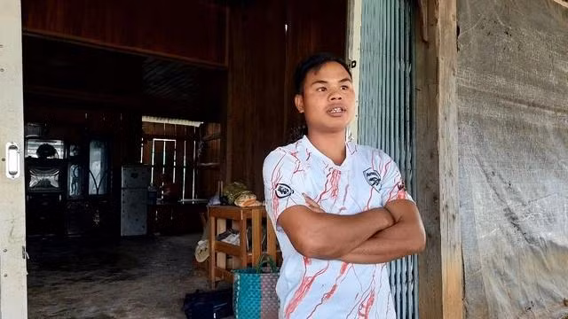 Ông A Đơi cho biết động đất xuất hiện từ khi thủy điện hoạt động. Ảnh: Đức Nhật