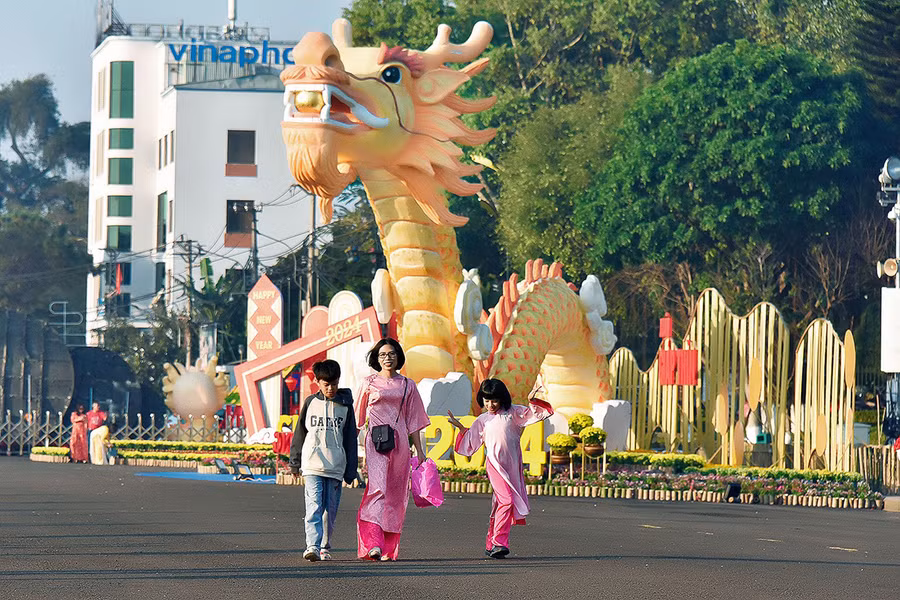 Tập trung chuẩn bị tốt các điều kiện cần thiết, phục vụ kịp thời để mọi người, mọi nhà vui Xuân, đón Tết, không để ai không có Tết. Ảnh: Đức Thụy