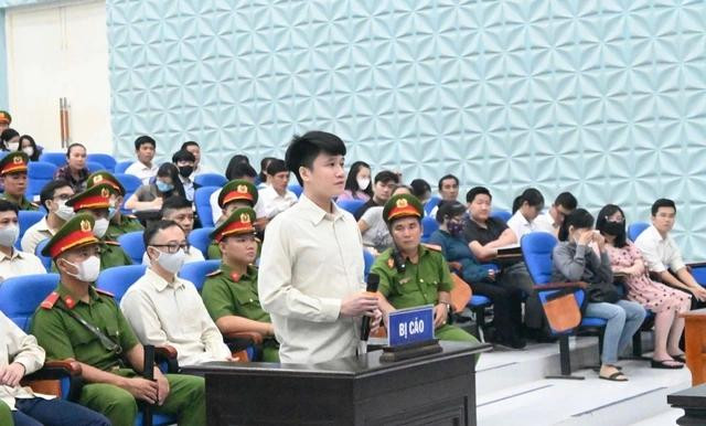 Bị cáo Hồ Quốc Hùng, 1 trong 2 bị cáo phạm tội với vai trò cầm đầu. Ảnh B.B