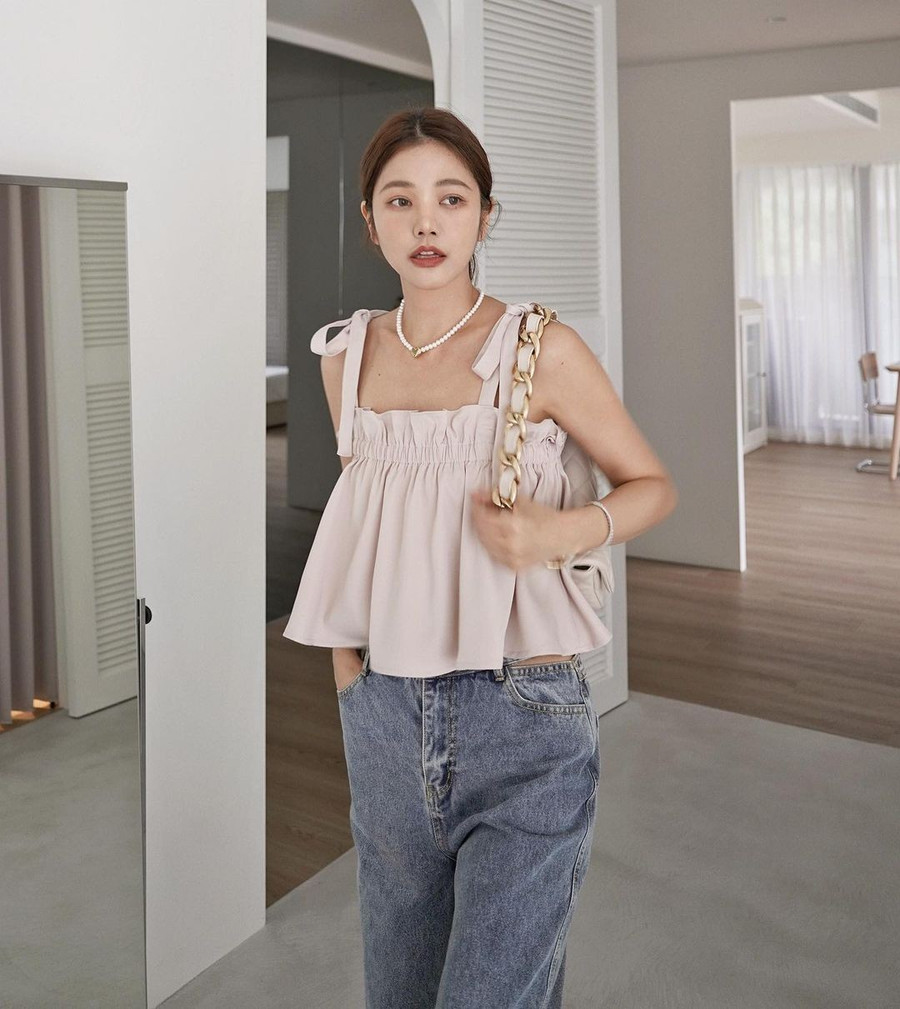 Bí quyết chăm sóc ngoại hình của Lure Hsu là uống nhiều nước, ăn rau và uống vitamin. Cô hạn chế các loại nước có đường, chỉ uống thêm một cốc cà phê đen vào buổi sáng.