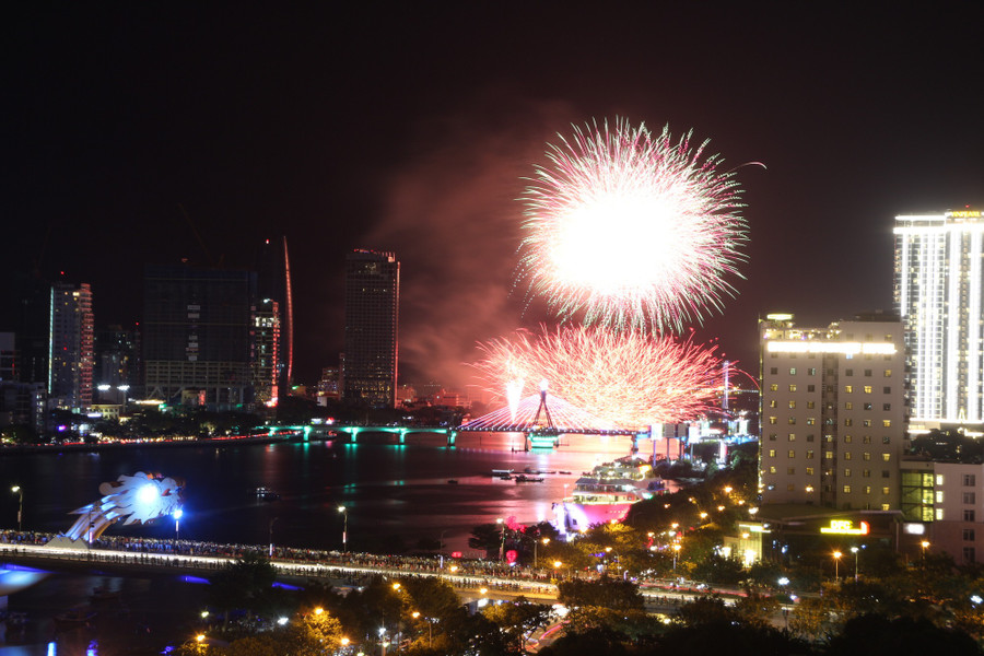Sau 3 năm vắng bóng vì dịch Covid-19, Lễ hội pháo hoa quốc tế Đà Nẵng - DIFF 2023 đã trở lại. Ảnh: HOÀNG SƠN Sau 3 năm vắng bóng vì dịch Covid-19, Lễ hội pháo hoa quốc tế Đà Nẵng - DIFF 2023 đã trở lại. Ảnh: HOÀNG SƠN