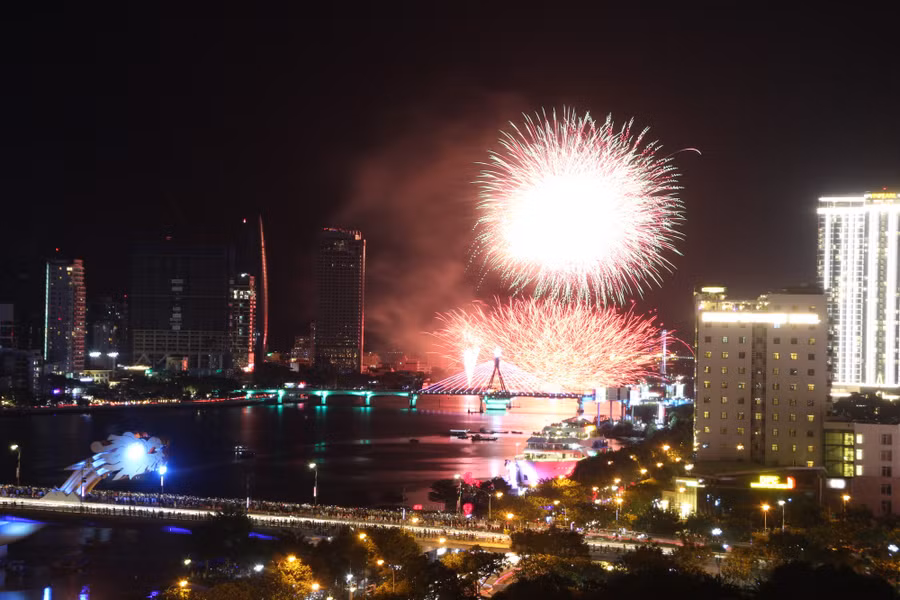Sau 3 năm vắng bóng vì dịch Covid-19, Lễ hội pháo hoa quốc tế Đà Nẵng - DIFF 2023 đã trở lại. Ảnh: HOÀNG SƠN