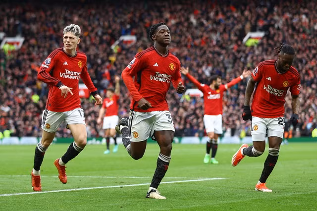 Trận hòa khiến cả Man United lẫn Liverpool "thua đơn thiệt kép".