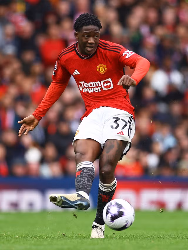 Mainoo khẳng định vai trò ở hàng tiền vệ Man United.