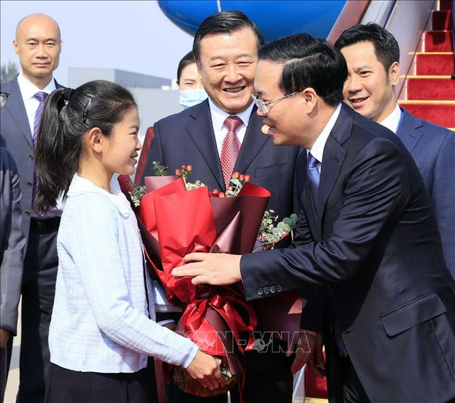 Lễ đón Chủ tịch nước Võ Văn Thưởng tại Sân bay Bắc Kinh. Ảnh: Thống Nhất/TTXVN Lễ đón Chủ tịch nước Võ Văn Thưởng tại Sân bay Bắc Kinh. Ảnh: Thống Nhất/TTXVN
