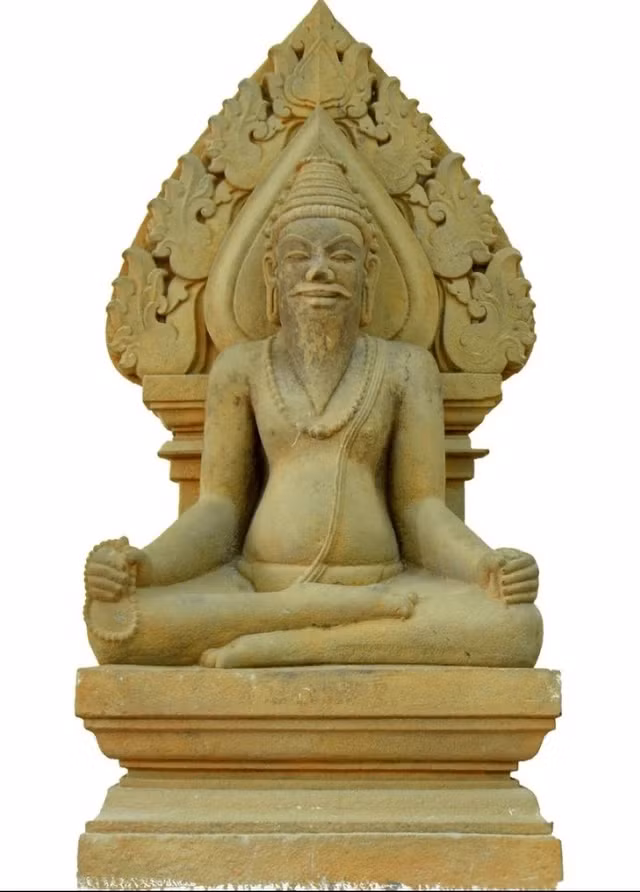 Pho tượng tu sĩ Chăm Phú Hưng ở Bảo tàng tỉnh Quảng Ngãi. ẢNH: PHẠM ANH