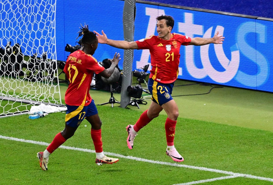 Mikel Oyarzabal ấn định tỷ số 2-1 cho Tây Ban Nha. Ảnh: UEFA Mikel Oyarzabal ấn định tỷ số 2-1 cho Tây Ban Nha. Ảnh: UEFA
