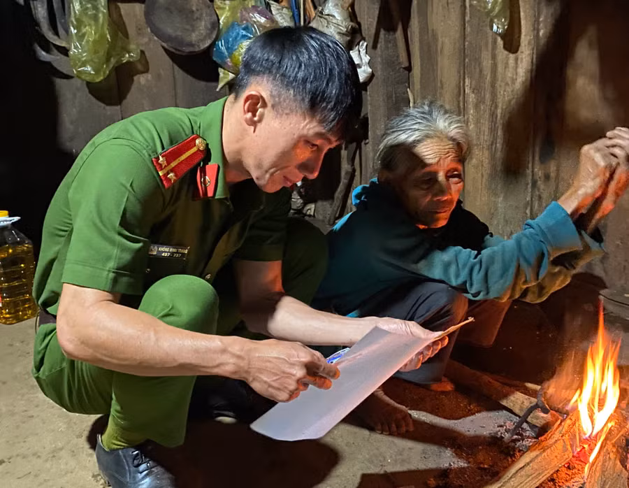 Trung úy Khổng Minh Trang là một cán bộ đoàn năng nổ, nhiệt huyết, một chỉ huy đội xông xáo, nhiệt tình. Ảnh: TT Trung úy Khổng Minh Trang là một cán bộ đoàn năng nổ, nhiệt huyết, một chỉ huy đội xông xáo, nhiệt tình. Ảnh: TT