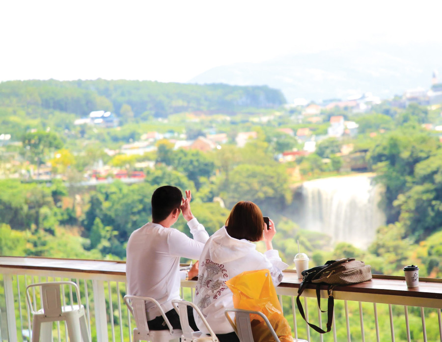 Tám Trình Coffee Experiences là điểm đến độc đáo ngắm trọn vẹn thác Voi.