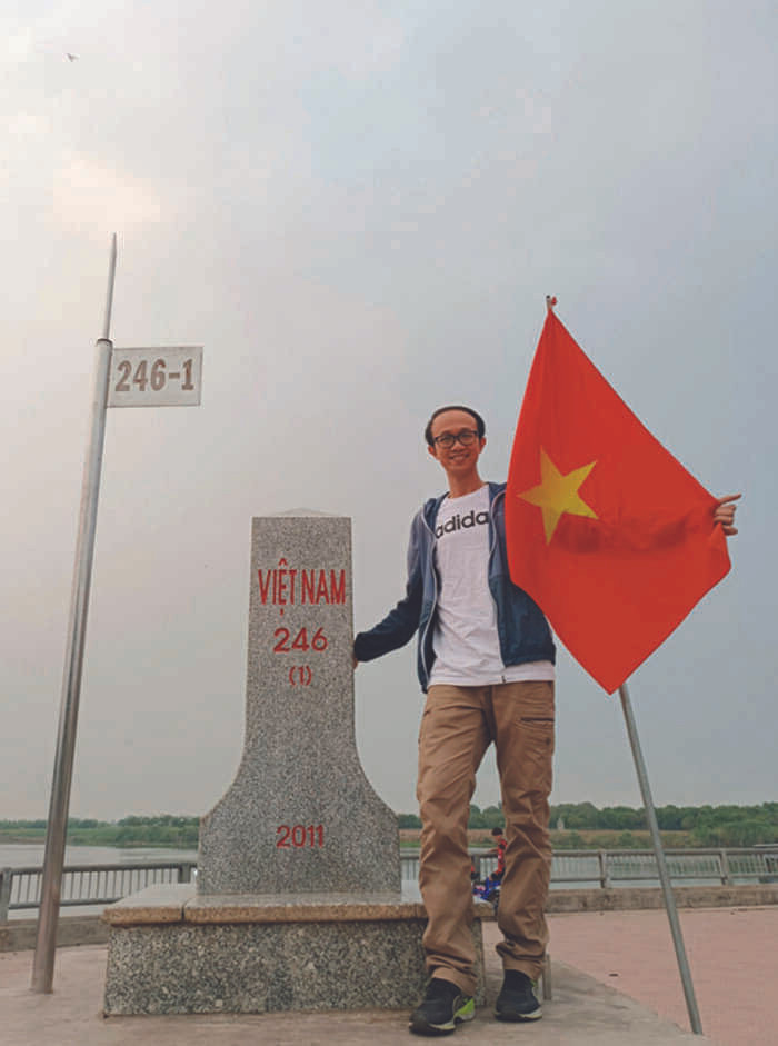 Nơi dòng sông Hậu chảy vào Việt Nam. Nơi dòng sông Hậu chảy vào Việt Nam.