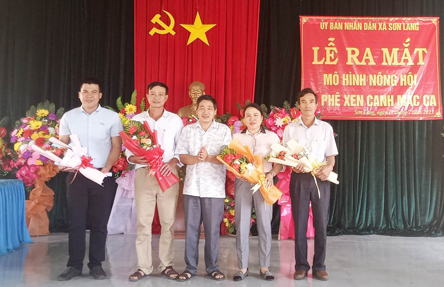 Quang cảnh lễ ra mắt “Nông hội trồng cà phê xen mắc ca”. Ảnh: Hà Duyệt