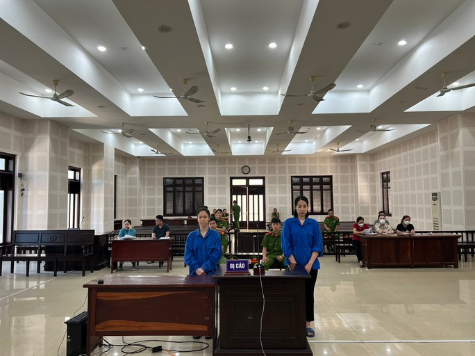 9 lần lừa đảo xin việc tại sân bay Đà Nẵng, 2 đối tượng trả giá - Ảnh 1. Hằng và Hiền lãnh án cùng về tội "Lừa đảo chiếm đoạt tài sản".