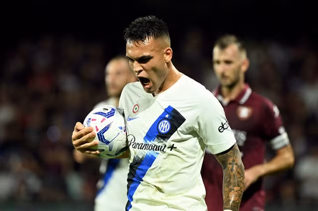 Lautaro Martinez thể hiện đẳng cấp với 4 bàn thắng chỉ trong 45 phút trận gặp Salernitana. Ảnh: REUTERS