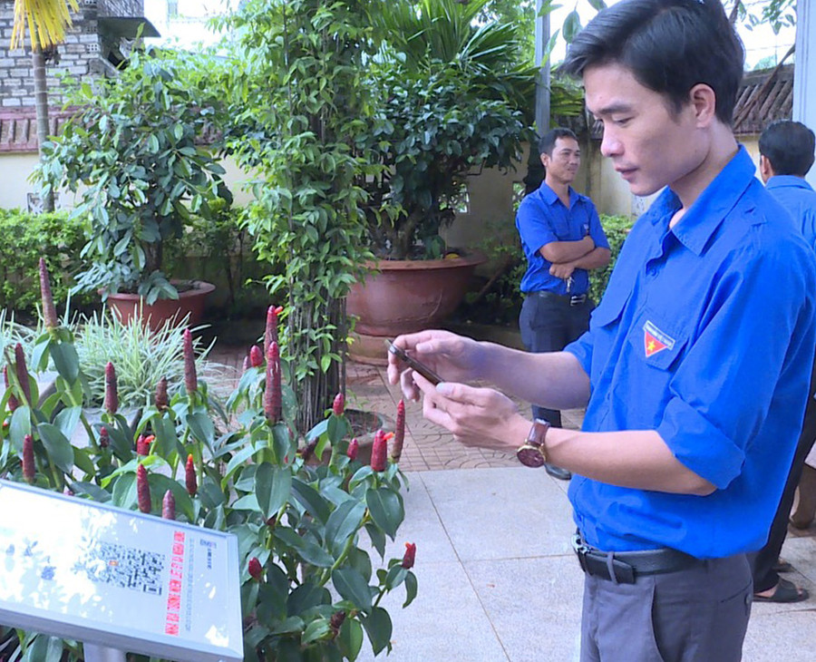 Huyện Đoàn Chư Păh ra mắt công trình thanh niên Số hóa địa danh Nhà bia tưởng niệm liệt sĩ xã Nghĩa Hưng. Ảnh: Minh Nhật Huyện Đoàn Chư Păh ra mắt công trình thanh niên Số hóa địa danh Nhà bia tưởng niệm liệt sĩ xã Nghĩa Hưng. Ảnh: Minh Nhật