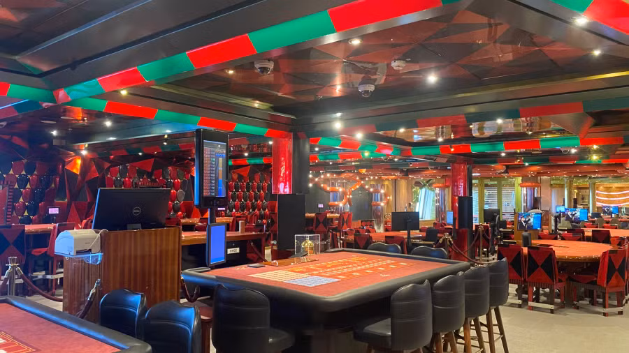 Khu vực cho khách chơi casino. Ảnh: HOÀNG TRUNG