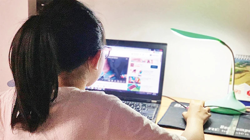 Các bậc phụ huynh cần tìm hiểu, chia sẻ và hướng dẫn con em mình sử dụng mạng xã hội. Các bậc phụ huynh cần tìm hiểu, chia sẻ và hướng dẫn con em mình sử dụng mạng xã hội.