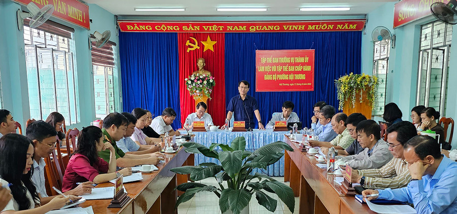 Quang cảnh buổi làm việc. Ảnh: Bá Bính