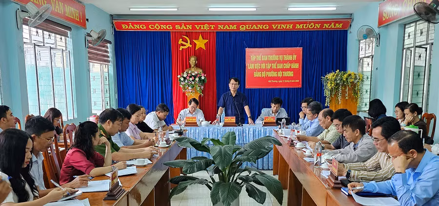 Quang cảnh buổi làm việc. Ảnh: Bá Bính