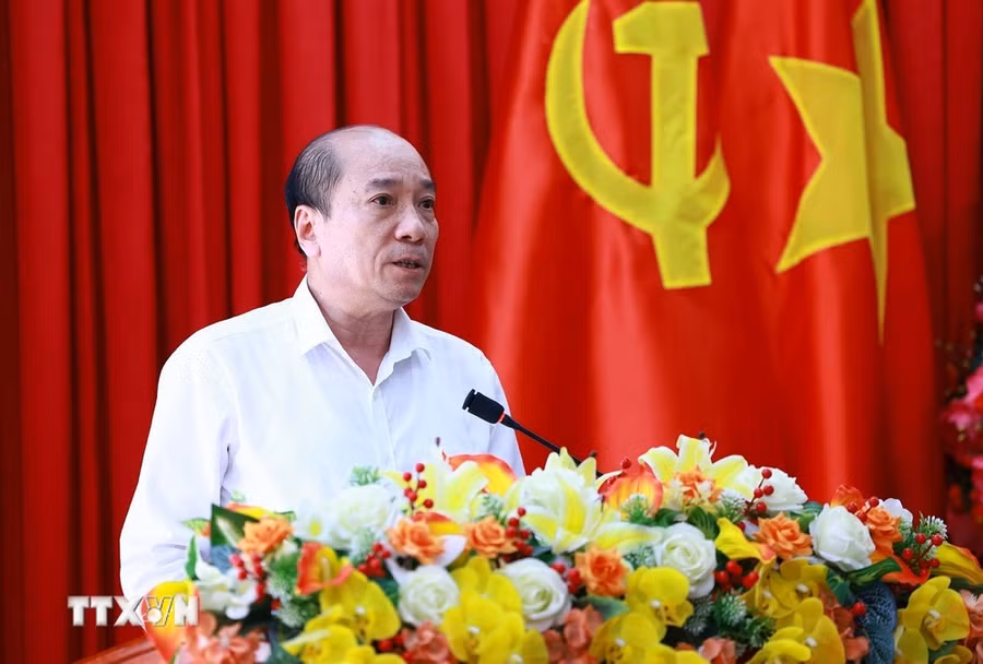 Chủ tịch Ủy ban Nhân dân tỉnh Đắk Lắk Phạm Ngọc Nghị báo cáo kết quả kinh tế-xã hội của tỉnh. (Ảnh: Dương Giang/TTXVN) Chủ tịch Ủy ban Nhân dân tỉnh Đắk Lắk Phạm Ngọc Nghị báo cáo kết quả kinh tế-xã hội của tỉnh. (Ảnh: Dương Giang/TTXVN)