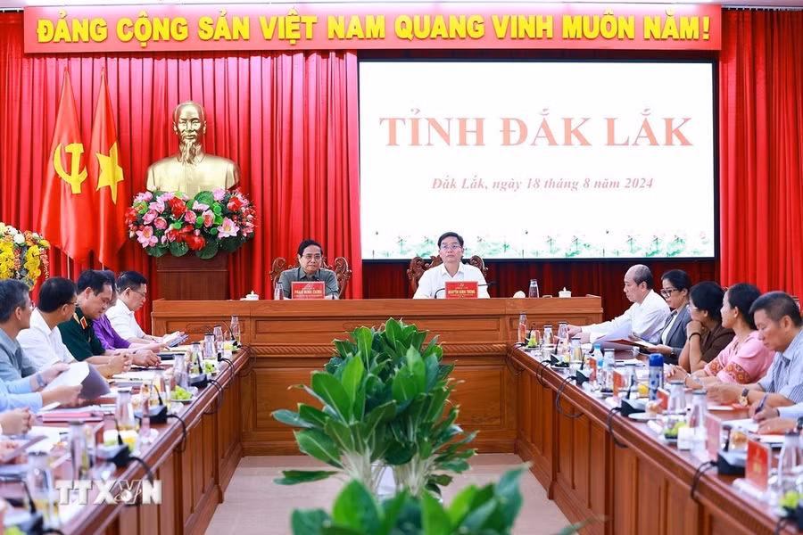 Thủ tướng Phạm Minh Chính làm việc với lãnh đạo tỉnh Đắk Lắk về tình hình phát triển kinh tế-xã hội. (Ảnh: Dương Giang/TTXVN) Thủ tướng Phạm Minh Chính làm việc với lãnh đạo tỉnh Đắk Lắk về tình hình phát triển kinh tế-xã hội. (Ảnh: Dương Giang/TTXVN)