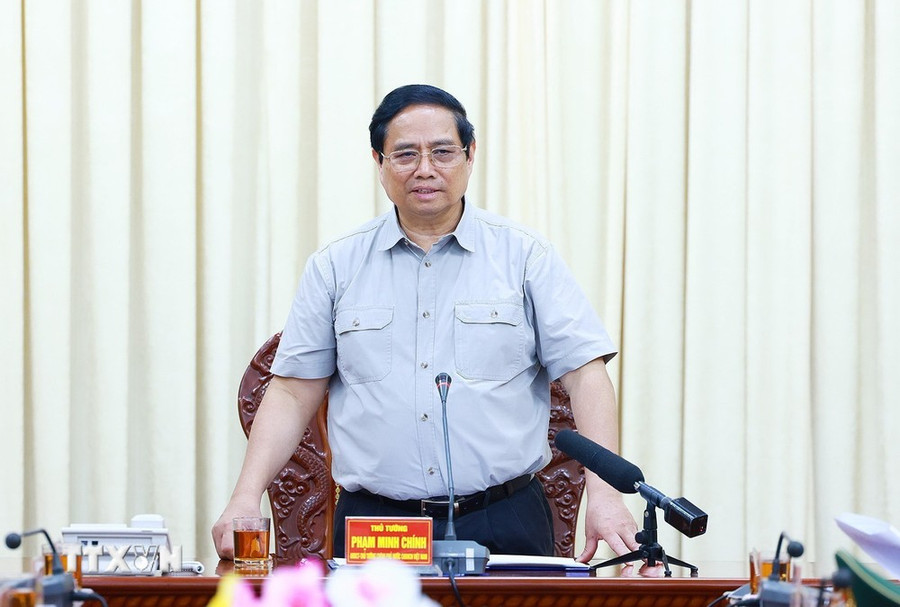 Thủ tướng Phạm Minh Chính động viên giao nhiệm vụ cho cán bộ, chiến sỹ Bộ Chỉ huy Quân sự tỉnh Đắk Lắk. (Ảnh: Dương Giang/TTXVN)