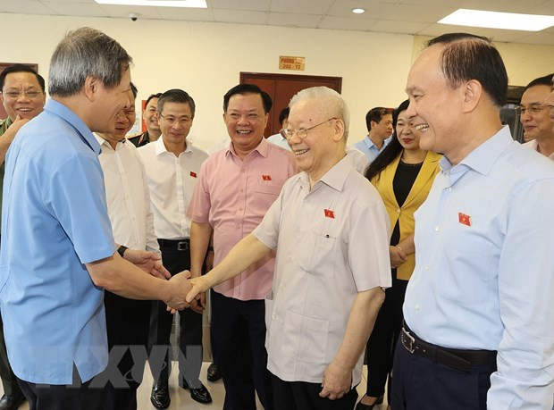 Tổng Bí thư Nguyễn Phú Trọng và đại biểu Quốc hội tiếp xúc cử tri tại quận quận Hai Bà Trưng. (Ảnh: Trí Dũng/TTXVN) Tổng Bí thư Nguyễn Phú Trọng và đại biểu Quốc hội tiếp xúc cử tri tại quận quận Hai Bà Trưng. (Ảnh: Trí Dũng/TTXVN)