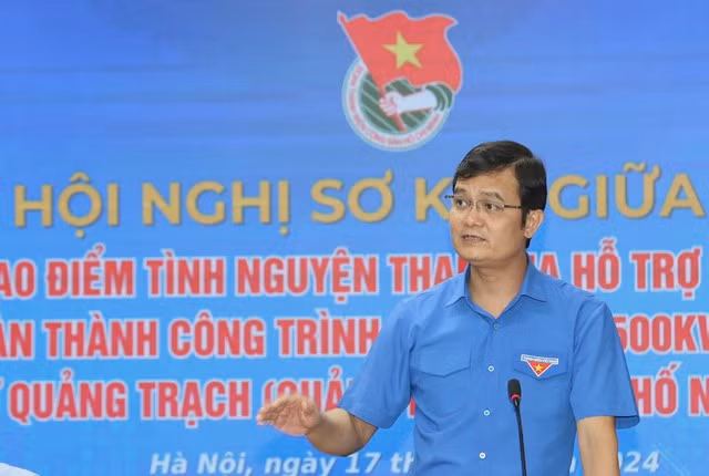 Anh Bùi Quang Huy phát biểu tại hội nghị. Ảnh BẢO ANH