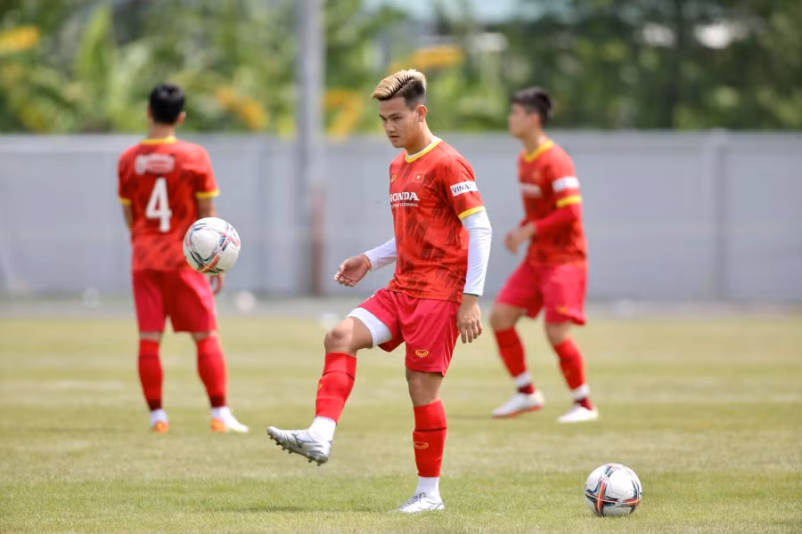 Hồ Tấn Tài là một trong những hậu vệ có khả năng tham gia tấn công tốt nhất Việt Nam. Ảnh: Khả Hòa