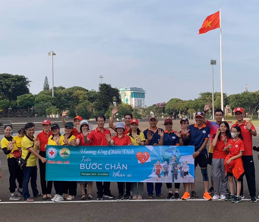 Đông đảo cán bộ, hội viên, tỉnh nguyện viên cùng người dân tham gia hưởng ứng Chiến dịch. Ảnh: Hồng Ngọc