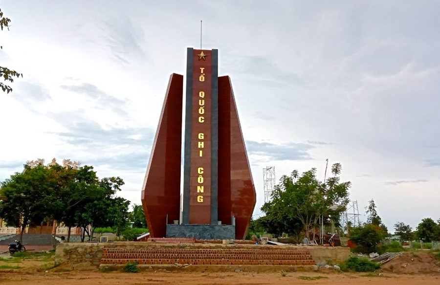 Công trình kỳ đài tại Khu tưởng niệm liệt sĩ Tú Thủy (xã Tú An) được nâng cấp to đẹp hơn. Ảnh: A.P Công trình kỳ đài tại Khu tưởng niệm liệt sĩ Tú Thủy (xã Tú An) được nâng cấp to đẹp hơn. Ảnh: A.P