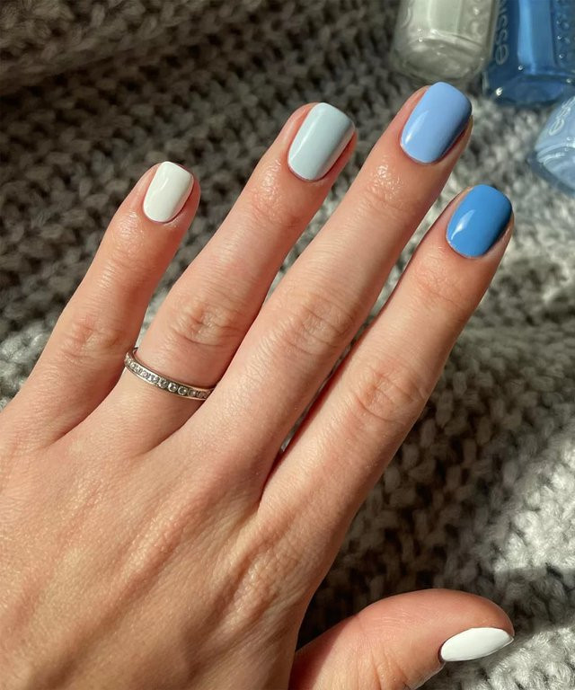 Đầu tư vào một bộ móng đơn sắc là cách làm yêu thích của những cô nàng theo đuổi chủ nghĩa tối giản. Chọn một gam màu chính và sử dụng nhiều tone đậm nhạt khác nhau trên mỗi móng tay và như thế bạn đã hoàn thành một bộ nail vừa độc đáo, lại thanh lịch.