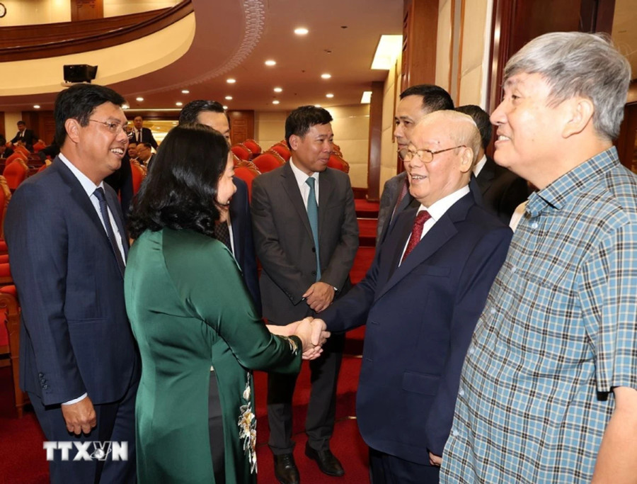 Tổng Bí thư Nguyễn Phú Trọng cùng các đồng chí lãnh đạo Đảng, Nhà nước và đại biểu dự Hội nghị Trung ương lần thứ chín, khóa XIII. (Ảnh: Trí Dũng/TTXVN) Tổng Bí thư Nguyễn Phú Trọng cùng các đồng chí lãnh đạo Đảng, Nhà nước và đại biểu dự Hội nghị Trung ương lần thứ chín, khóa XIII. (Ảnh: Trí Dũng/TTXVN)