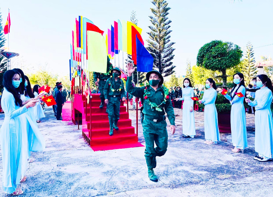 Các tân binh huyện Chư Pưh tự tin lên đường nhập ngũ. Ảnh Trần Dung Các tân binh huyện Chư Pưh tự tin lên đường nhập ngũ. Ảnh Trần Dung