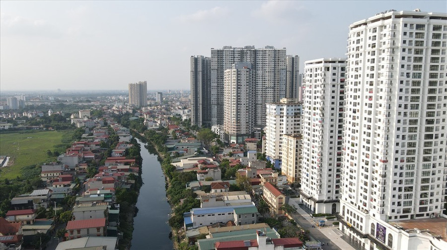 TS Lê Xuân Nghĩa: Thị trường bất động sản “chưa bước tới bờ vực, nhưng phải hành động thật nhanh nếu không sẽ không kịp. Ảnh: Anh Huy