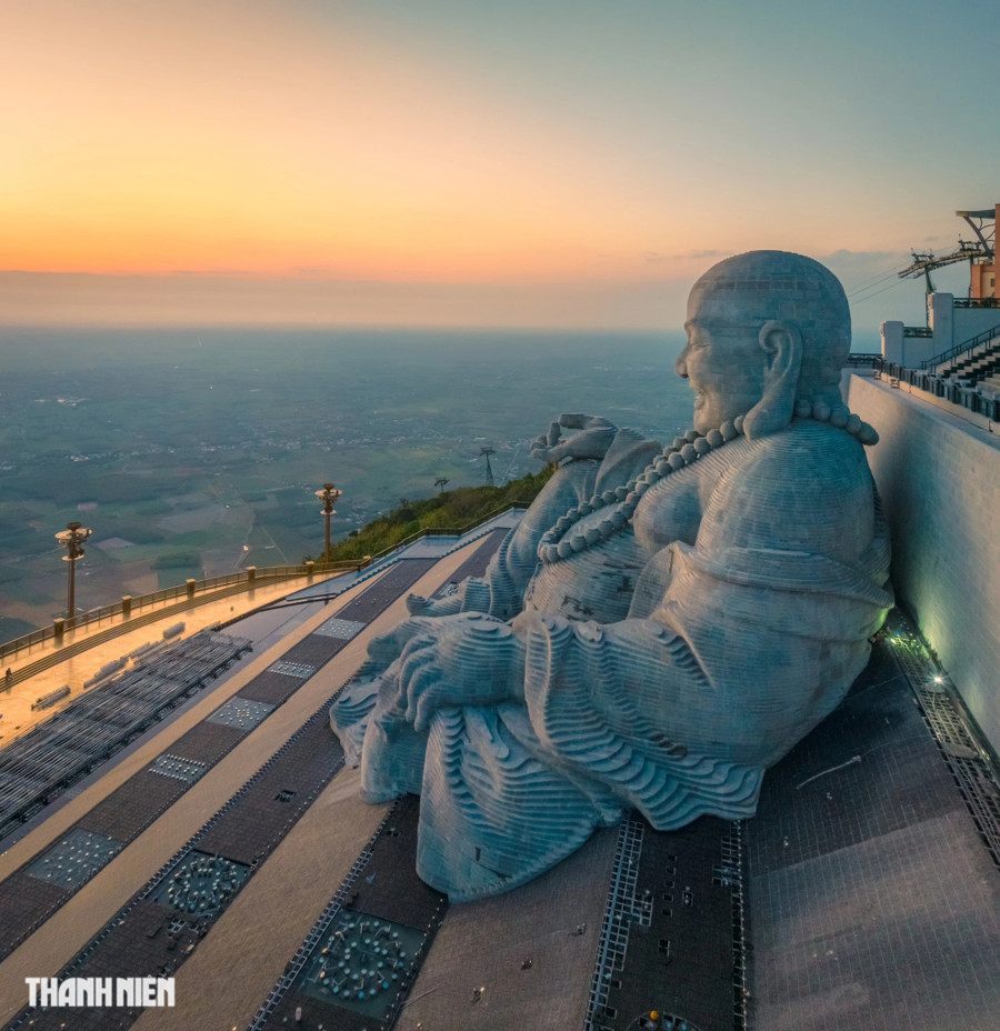 Sự kiện lễ khai quang đại tượng Phật Di Lặc được tổ chức dưới sự chủ trì của Giáo hội Phật giáo Việt Nam (GHPGVN) tỉnh Tây Ninh do Hòa thượng Thích Niệm Thới - Trưởng ban Trị sự Phật giáo tỉnh Tây Ninh làm Trưởng ban tổ chức. Ảnh: BÙI VĂN HẢI