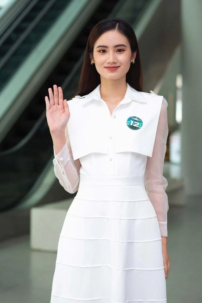 Quá khứ bỏ qua, có lẽ Ý Nhi cũng mong được khán giả mở rộng vòng tay để cô có thể trở lại thực hiện sứ mệnh hoa hậu của mình với cộng đồng