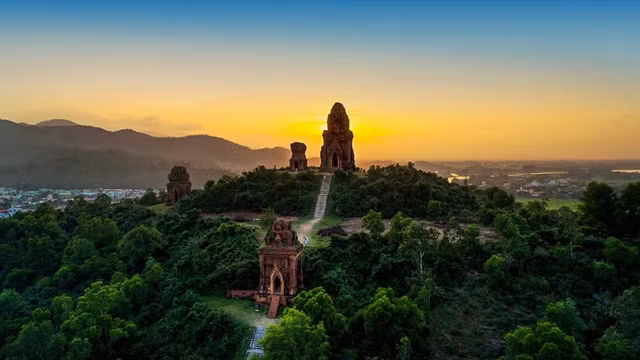 Di tích tháp Bánh Ít ở Bình Định