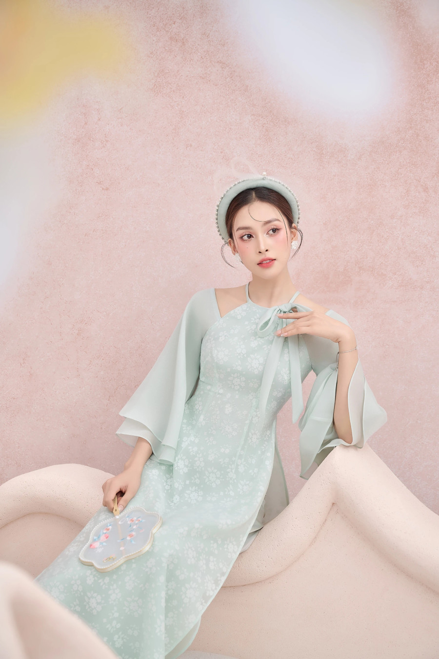 Ngoài thay đổi về mặt hình ảnh, Tiểu Vy còn thay đổi về suy nghĩ khi đăng quang hoa hậu. Cô kể trước đó chỉ biết nghĩ cho bản thân, song hiện tại đã hướng đến gia đình, những người xung quanh và thấy mình phải sống có trách nhiệm với cộng đồng. Ảnh: Minh Nhon