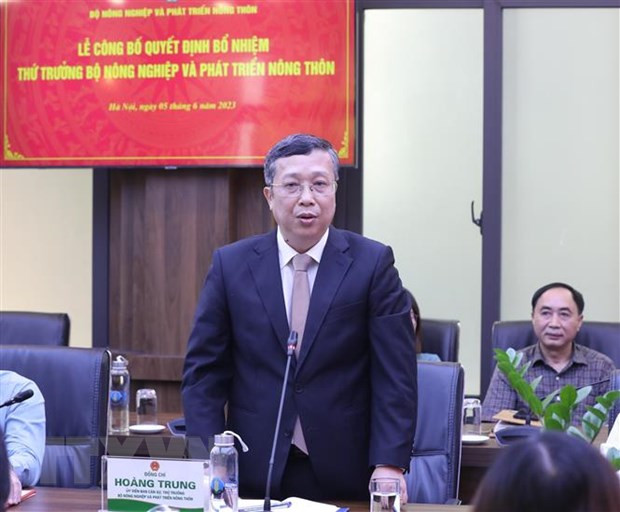 Thứ trưởng Bộ Nông nghiệp và Phát triển nông thôn Hoàng Trung phát biểu. (Ảnh: Lâm Khánh/TTXVN) Thứ trưởng Bộ Nông nghiệp và Phát triển nông thôn Hoàng Trung phát biểu. (Ảnh: Lâm Khánh/TTXVN)