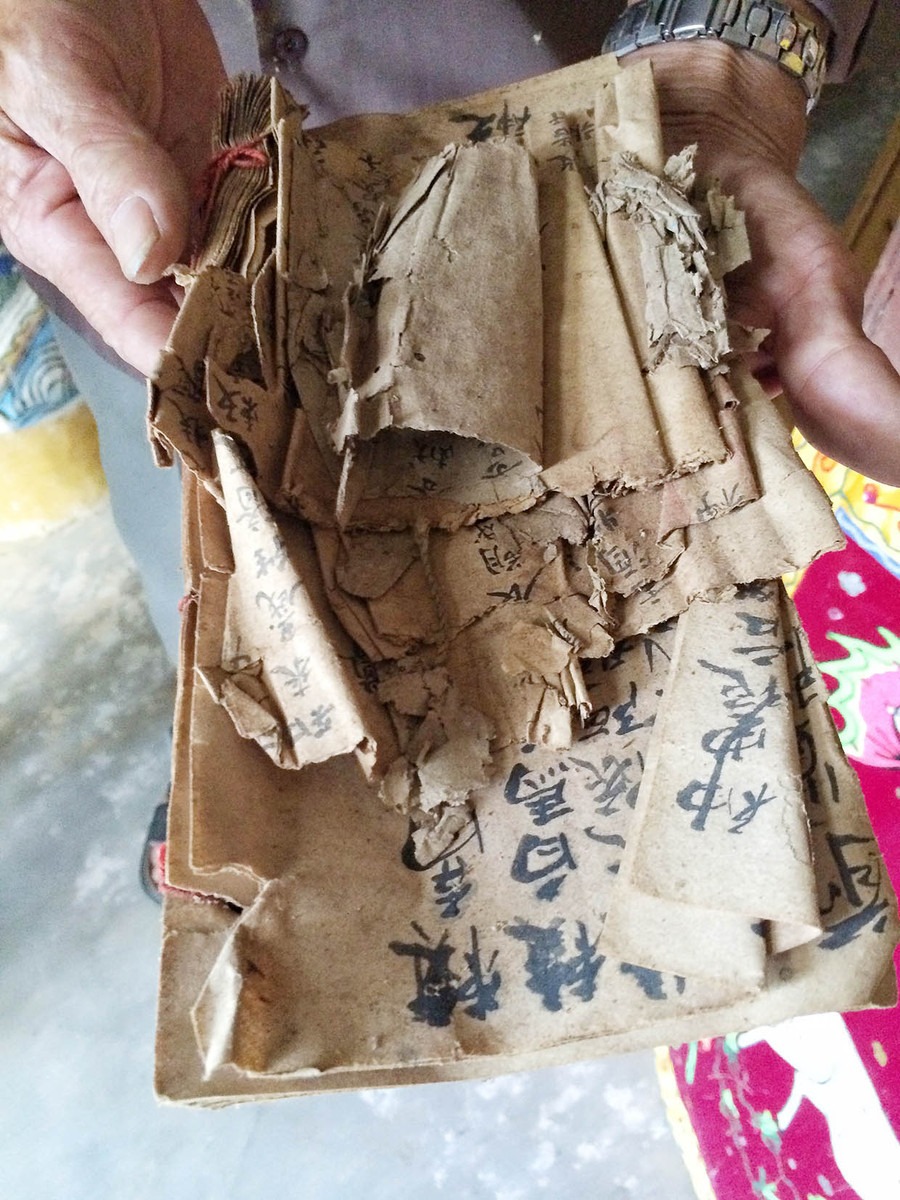 Phần lớn tư liệu Hán-Nôm ở đình Cửu An (thị xã An Khê) bị hư hại. Ảnh: Hoàng Ngọc Phần lớn tư liệu Hán-Nôm ở đình Cửu An (thị xã An Khê) bị hư hại. Ảnh: Hoàng Ngọc