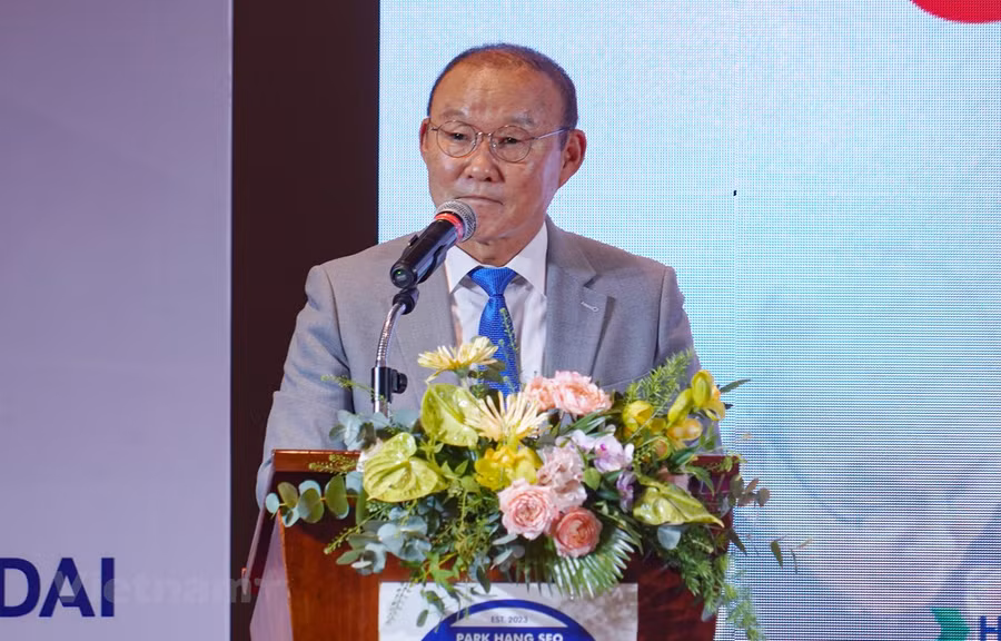 Huấn luyện viên Park Hang-seo phát biểu tại Lễ khai trương Học viện Bóng đá Quốc tế mang tên ông. (Ảnh: Việt Anh/Vietnam+) Huấn luyện viên Park Hang-seo phát biểu tại Lễ khai trương Học viện Bóng đá Quốc tế mang tên ông. (Ảnh: Việt Anh/Vietnam+)