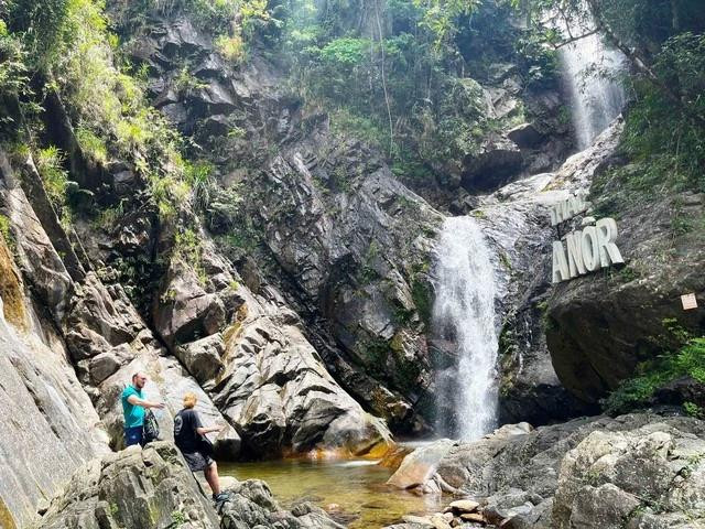 Cảnh quan kỳ thú của thác A Nôr (H.A Lưới) khiến du khách mê mẩn. Ảnh HOÀNG SƠN Cảnh quan kỳ thú của thác A Nôr (H.A Lưới) khiến du khách mê mẩn. Ảnh HOÀNG SƠN