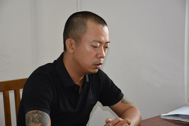 Phạm Anh Cường cùng tang vật vụ án. Ảnh: Công an Quảng Nam Phạm Anh Cường cùng tang vật vụ án. Ảnh: Công an Quảng Nam